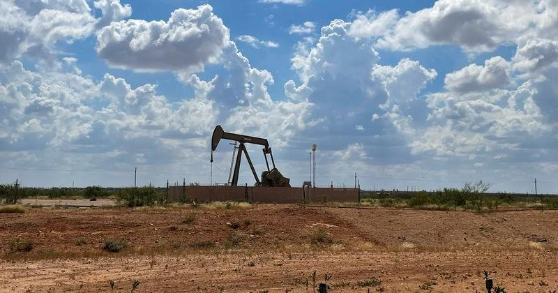 Oil prices settles lower as diplomacy hopes offset some Mideast supply concerns
