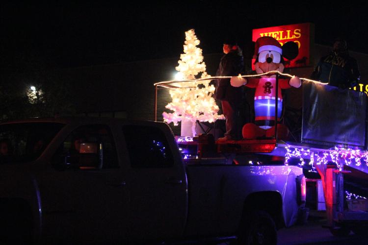 Prineville's annual lighted Christmas parade dazzles Lifestyle