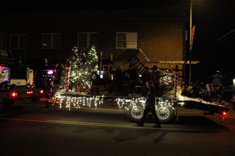 Prineville's annual lighted Christmas parade dazzles Lifestyle