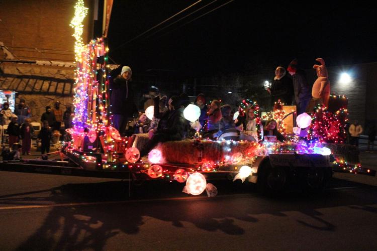 Prineville's annual lighted Christmas parade dazzles Lifestyle