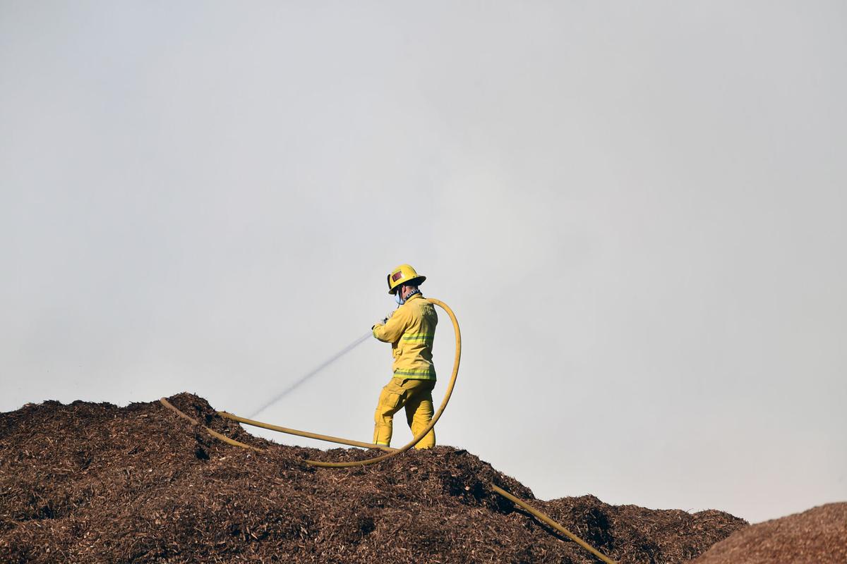 Smoke from wind-fueled mulch fire in Ontario billows into Chino Valley