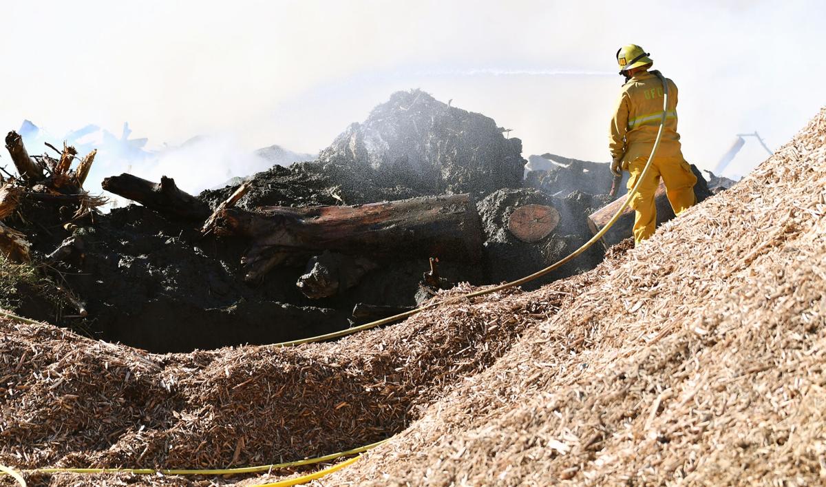 Smoke from wind-fueled mulch fire in Ontario billows into Chino Valley