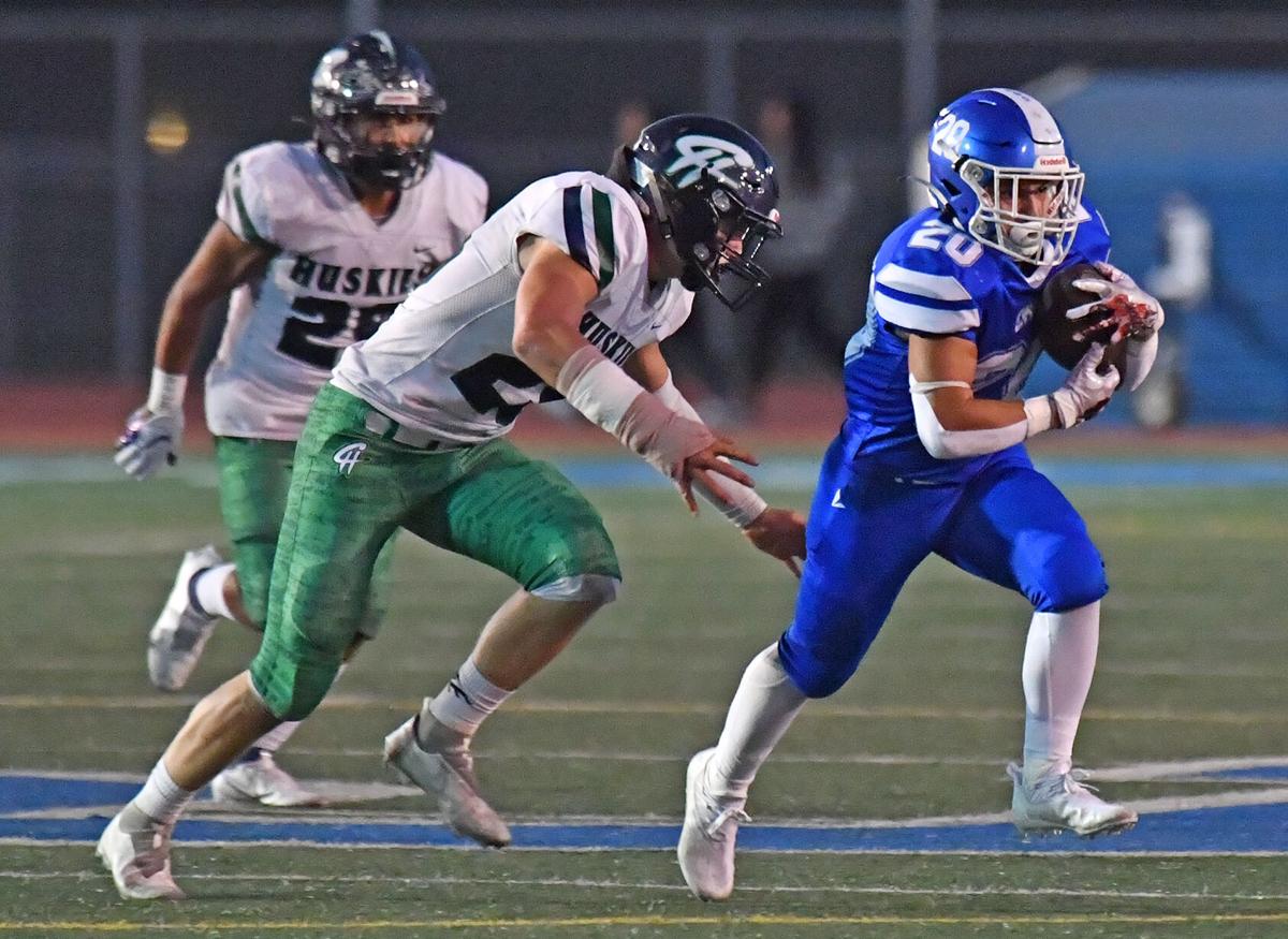 Chino Hills blanks Chino, 41-0, in first football meeting between the two schools since 2009