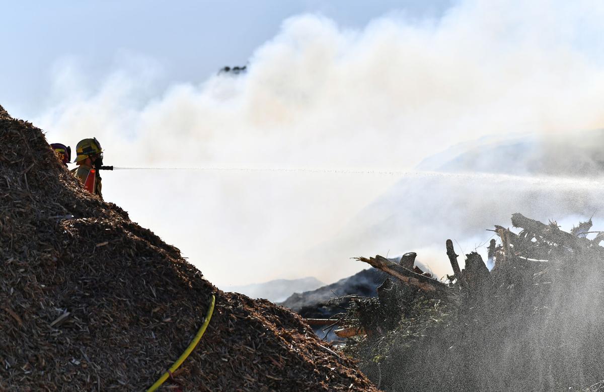 Smoke from wind-fueled mulch fire in Ontario billows into Chino Valley