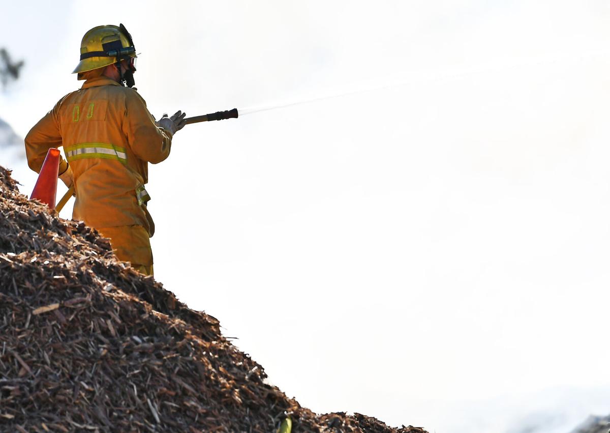 Smoke from wind-fueled mulch fire in Ontario billows into Chino Valley