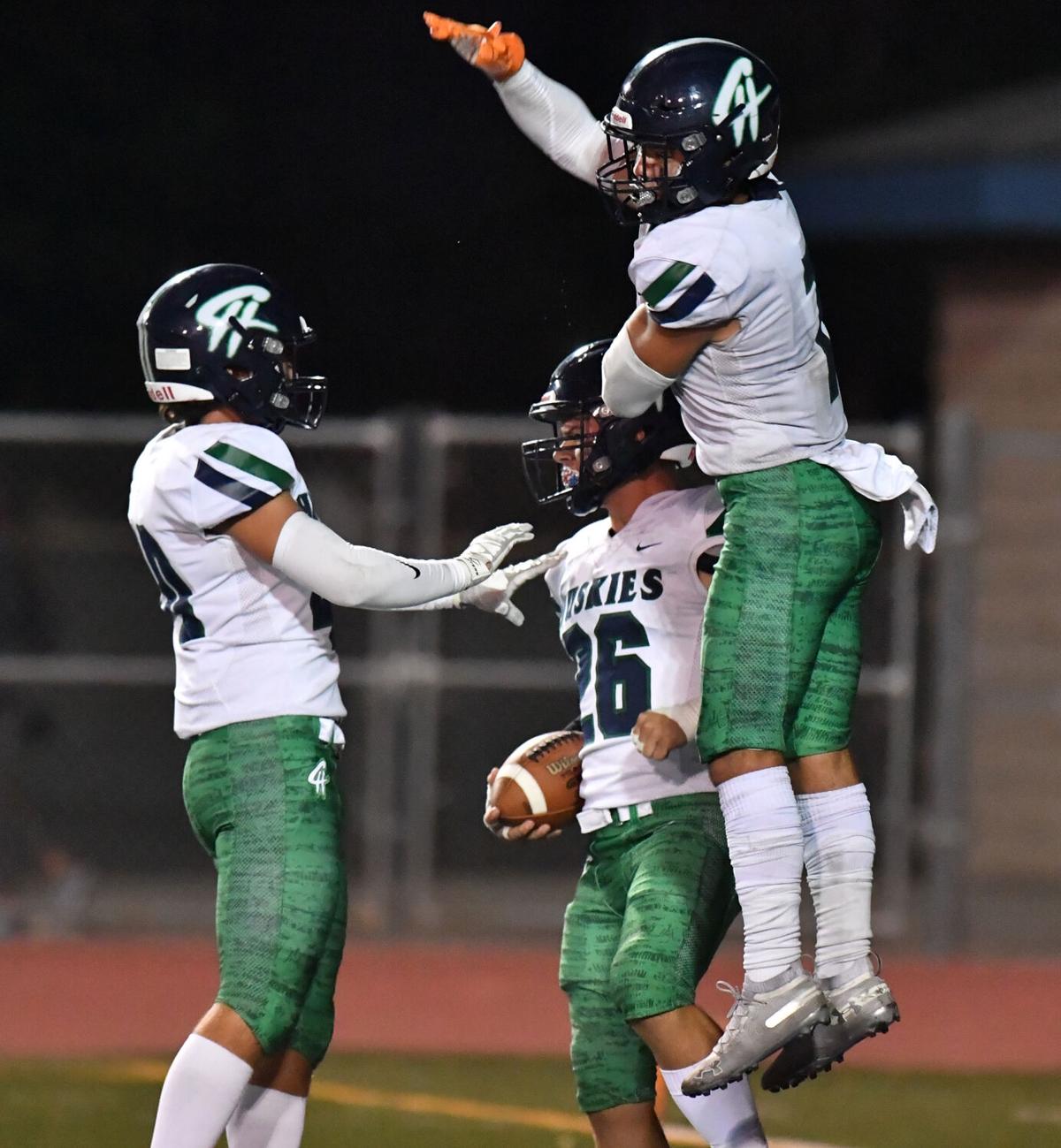 Chino Hills blanks Chino, 41-0, in first football meeting between the two schools since 2009