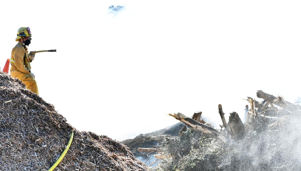 Smoke from wind-fueled mulch fire in Ontario billows into Chino Valley