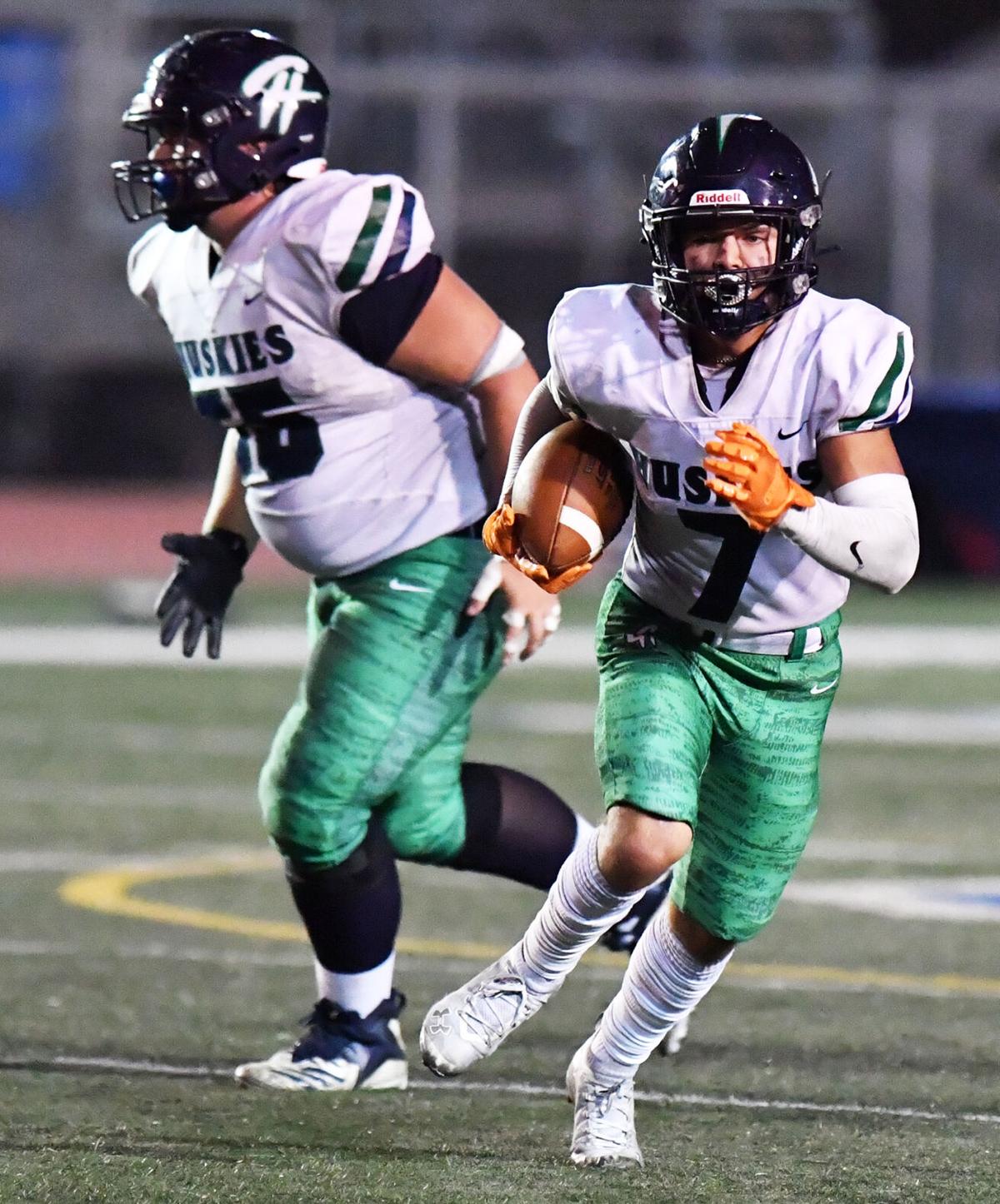 Chino Hills blanks Chino, 41-0, in first football meeting between the two schools since 2009