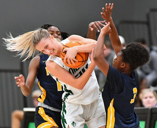 Ontario Christian wins Knight Time Classic girls basketball tournament for second straight season, defeats Moreno Valley 78-64