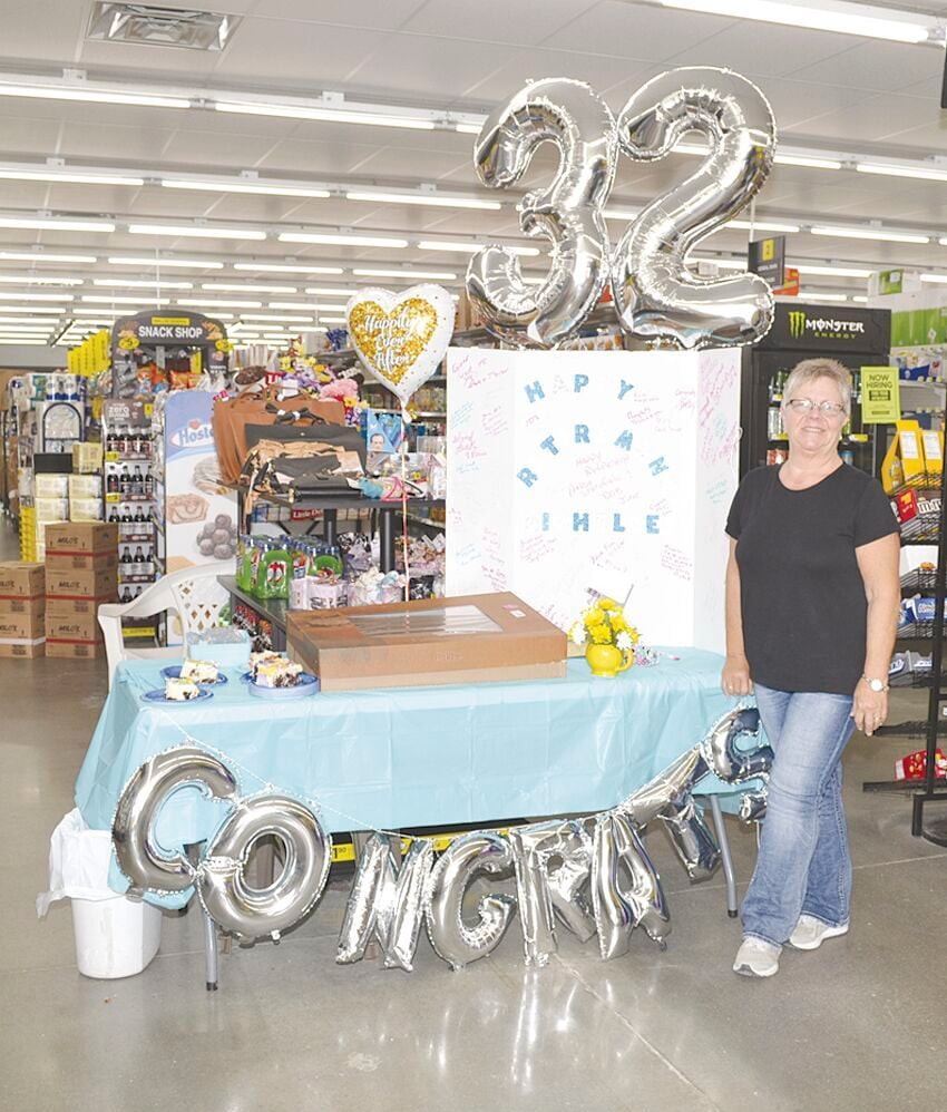 Michele Fenton retires after 32 years as manager of Dollar General