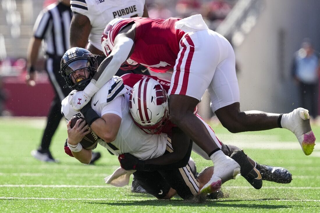 Braedyn Locke Passes Wisconsin To 18th Straight Win Over Purdue ...