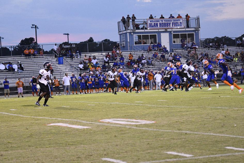 Cchs Indians Suffers Another Close Loss At Turner 21 14 Sports Charltoncountyherald Com