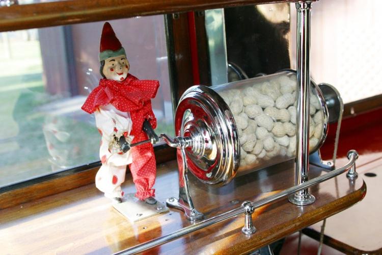 Anderson finishes 'biggest horse-drawn popcorn machine' | Top Stories ...