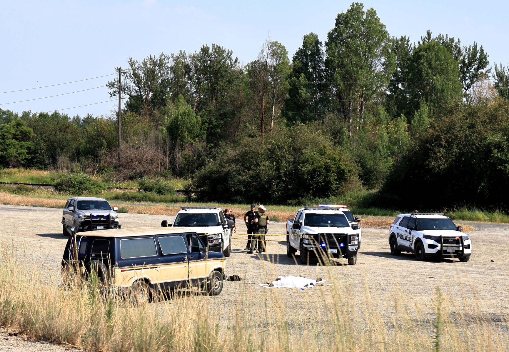 Man armed with machete assaults prosecutor; later killed by deputy ...