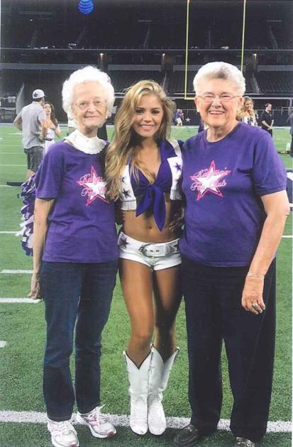 Singleton Makes Season Debut As Dallas Cowboys Cheerleader Community Chickashanews Com