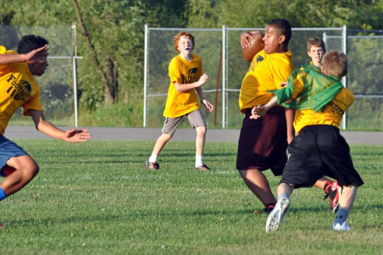 Former Packer takes in enthusiasm at Menomonie football camp
