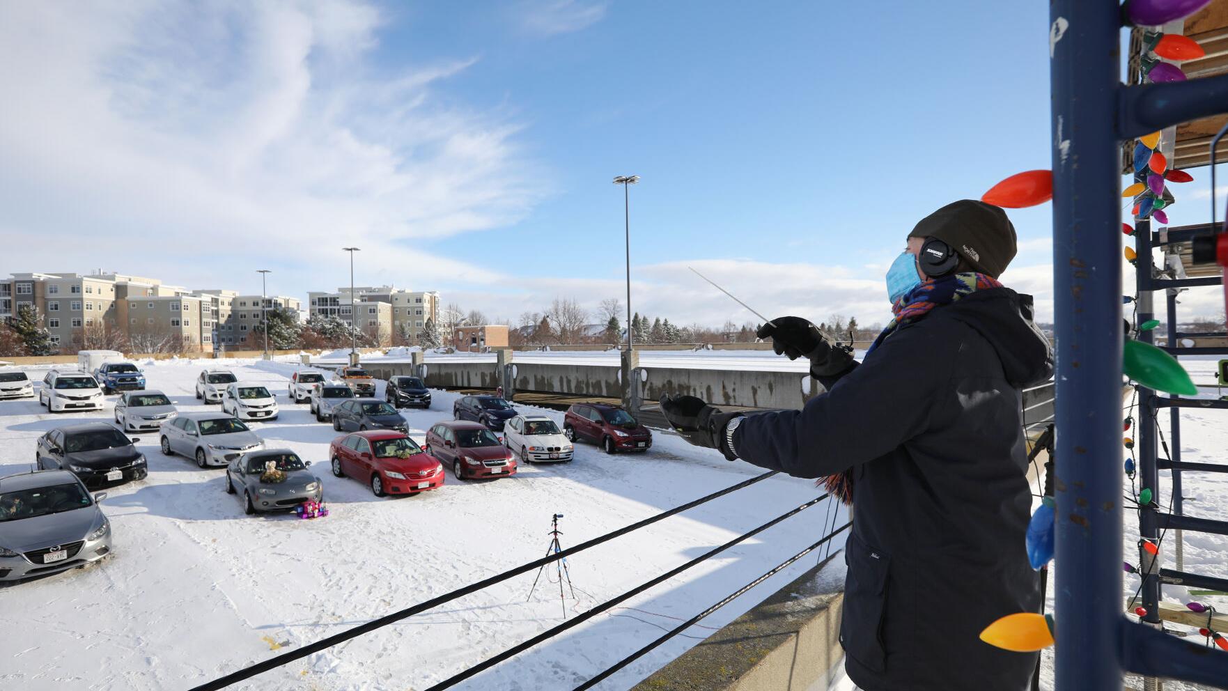 Car Carols, a concert by the Wisconsin Chamber Choir, is streamed to the world from the top of a parking garage - Vimarsana News