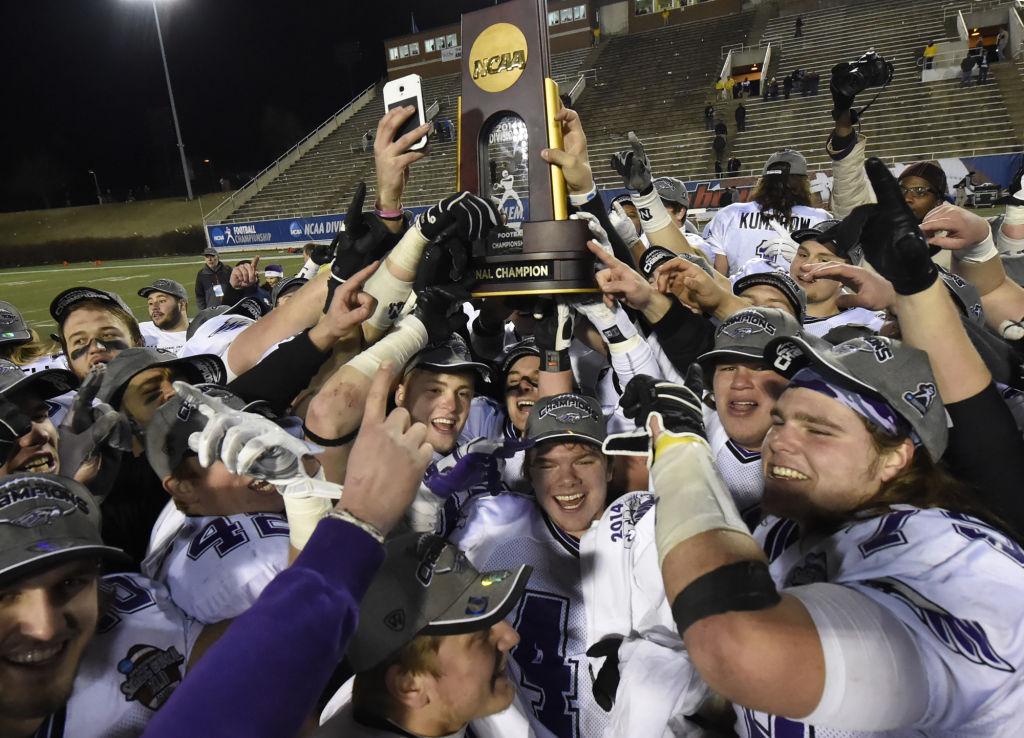 Wiac Football Defending National Champ Uw Whitewater Picked As
