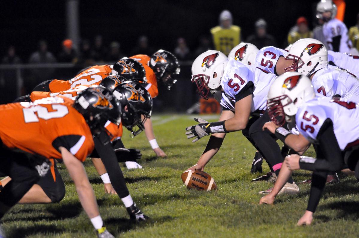 Mounders lose second straight Football