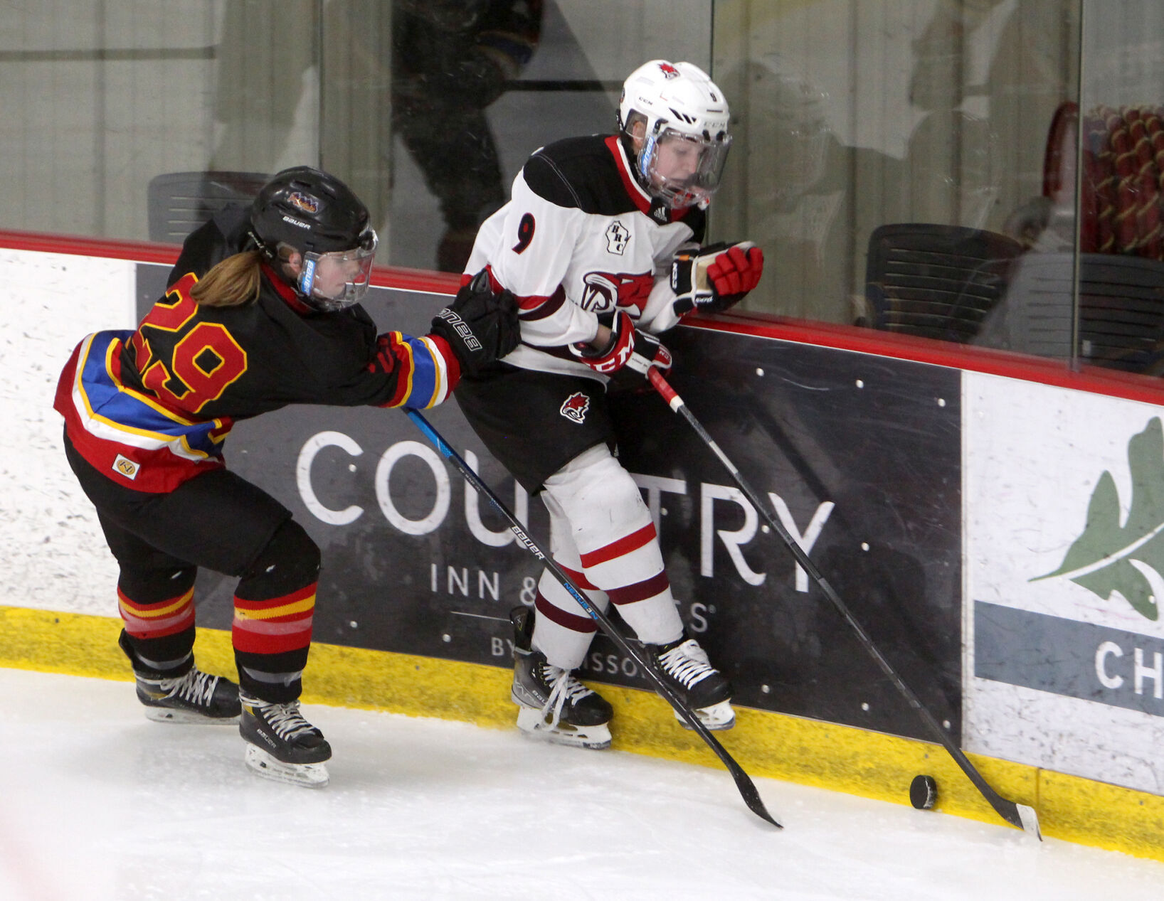 Menomonie girls hockey scores big win 