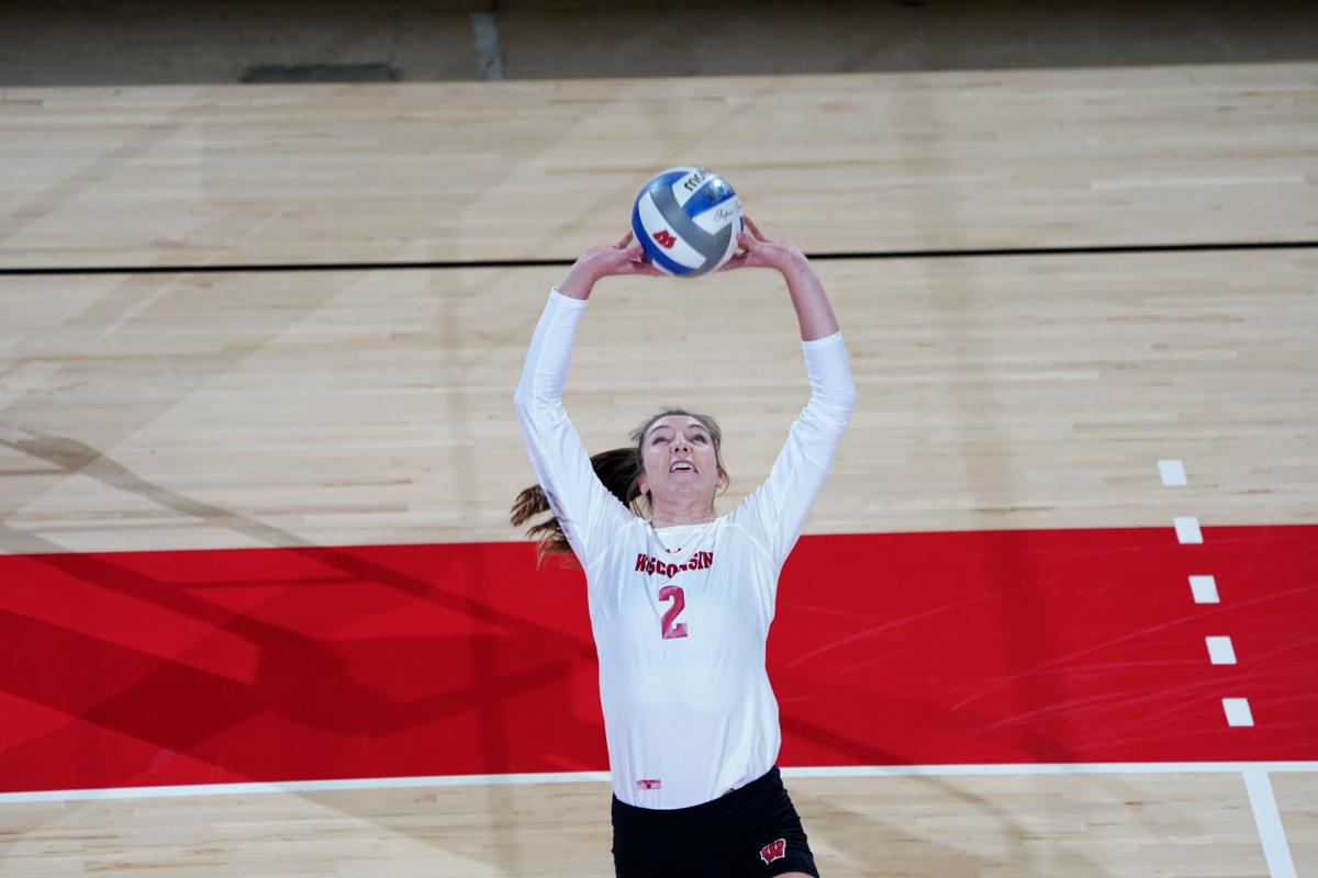 Sydney Hilley makes a set, UW photo