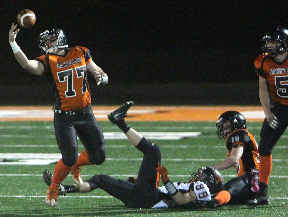 Stanley-Boyd football stays balanced in win over Elk Mound | High-school | chippewa.com