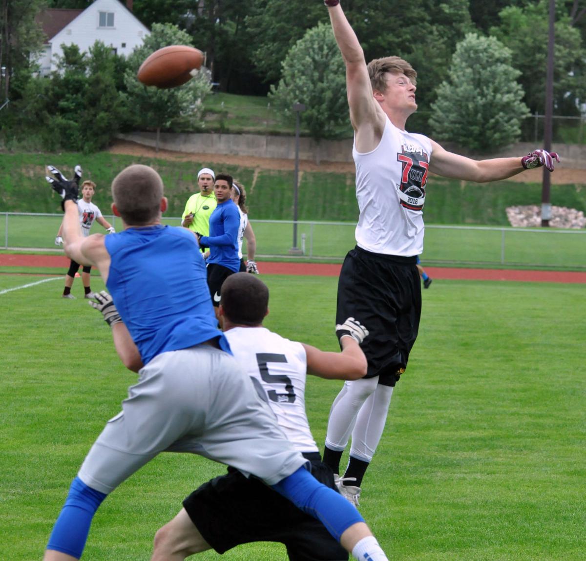 Mustangs Take Uw Stout Football Tournament Football Chippewa Com
