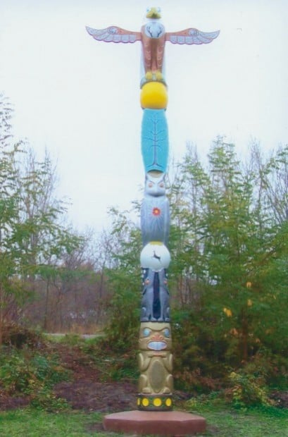 Totem pole erected in Chippewa Falls honors Hopp family at 325