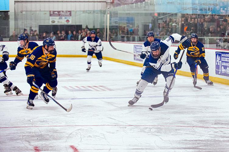Advancing the puck