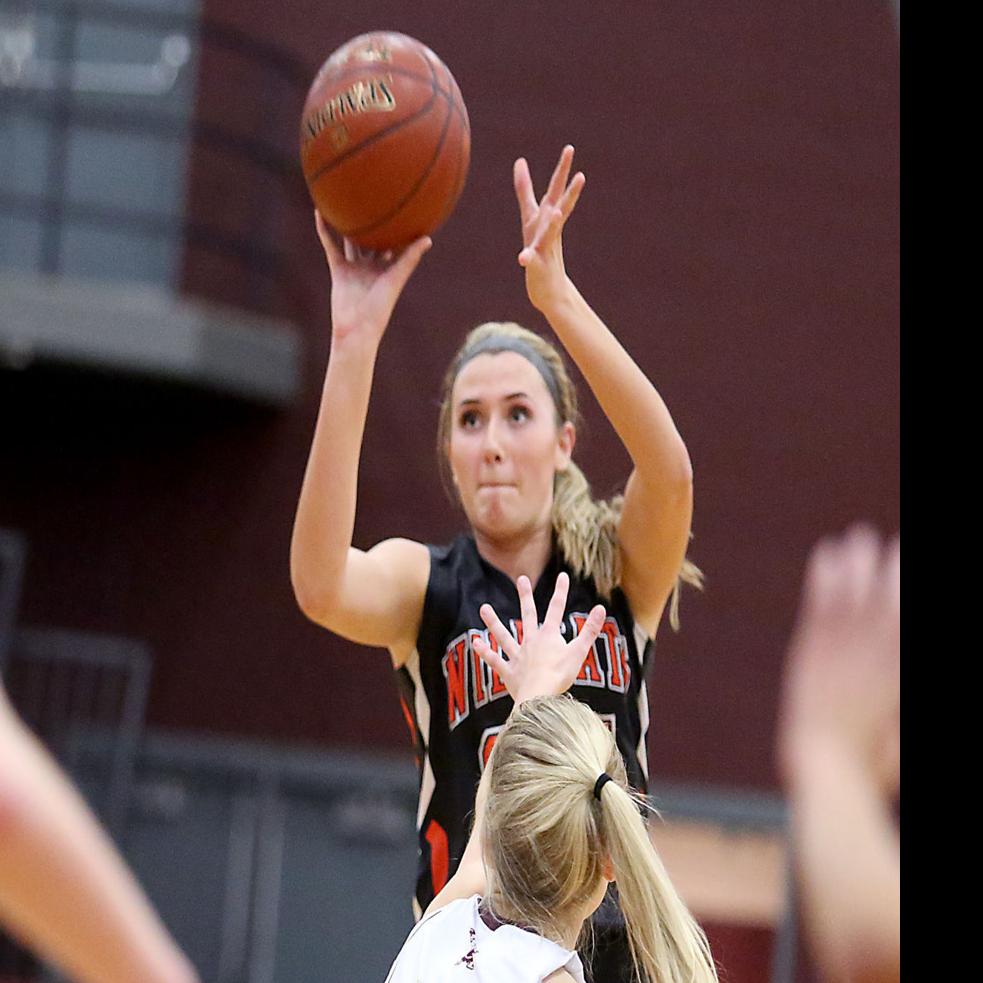 Verona S Alex Luehring Transfers From Uw Green Bay To Play For
