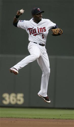 Capps replaces Nathan as Twins closer