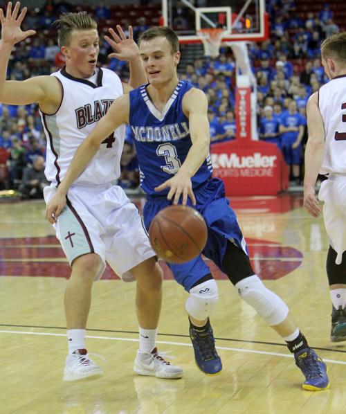State Boys Basketball Notebook Retzlaff Scores 1 000th Career