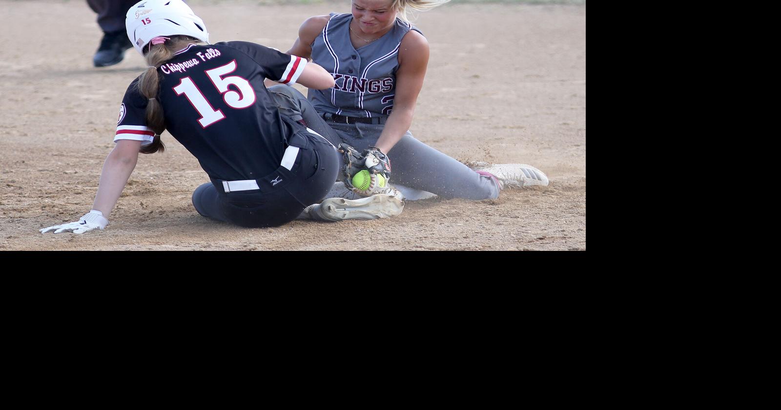 IN PHOTOS: Chippewa Falls softball defeats Holmen to advance to Division 1 sectional finals 6-2-26