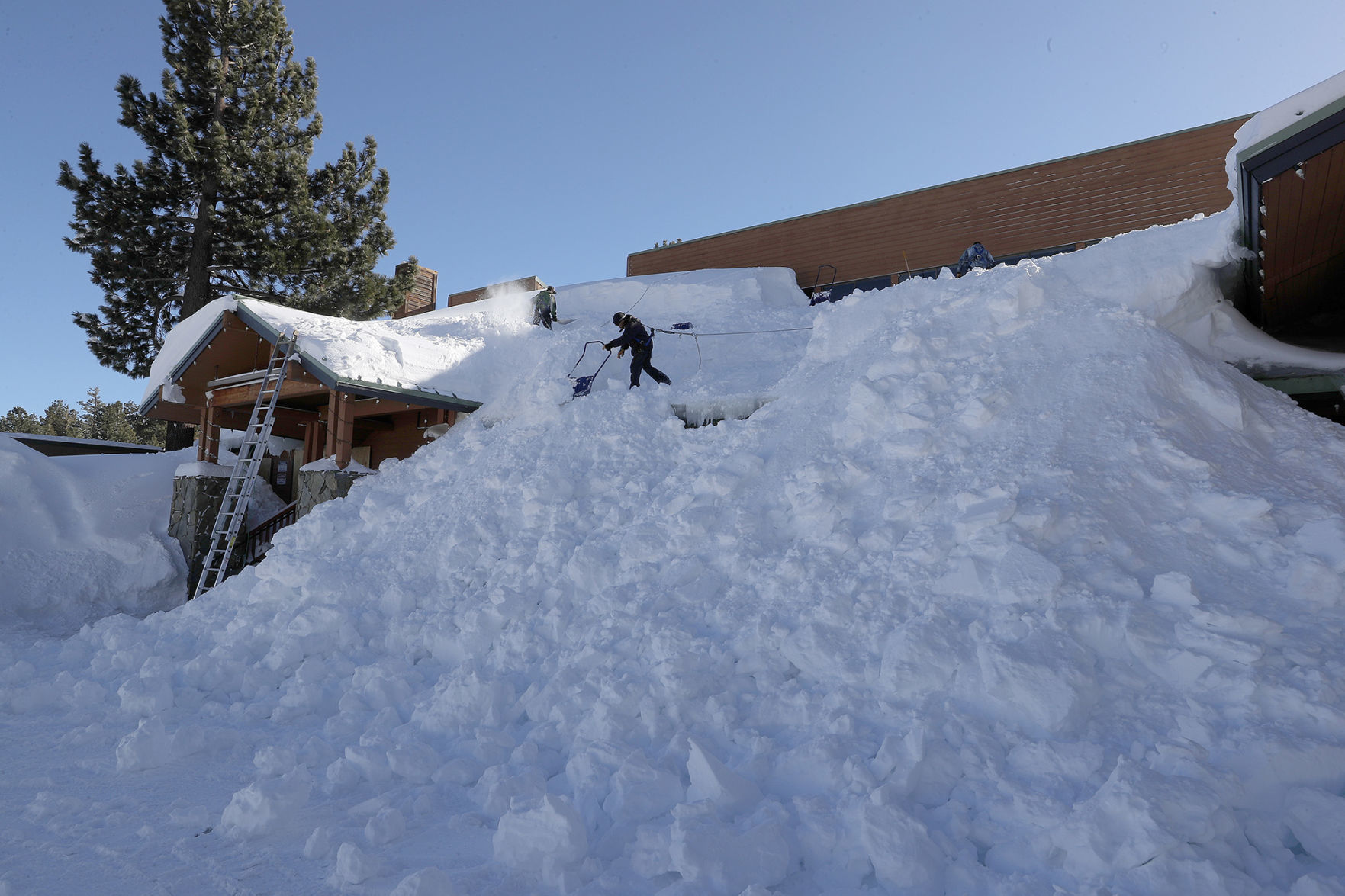 Photos Of A 'Mammoth' Snowfall: California Town Gets Hit With 10 Feet ...