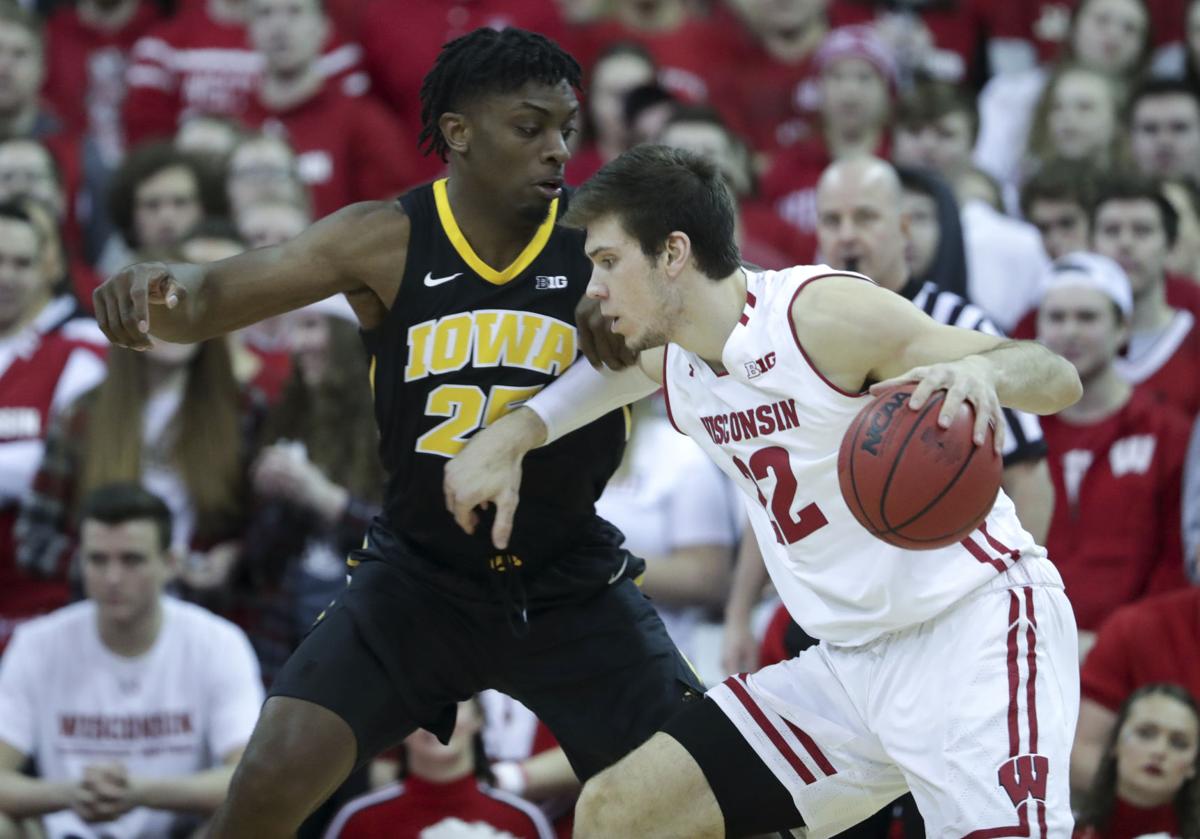 Wisconsin Badgers Cruise Past Iowa Hawkeyes 65 45 On Senior Night