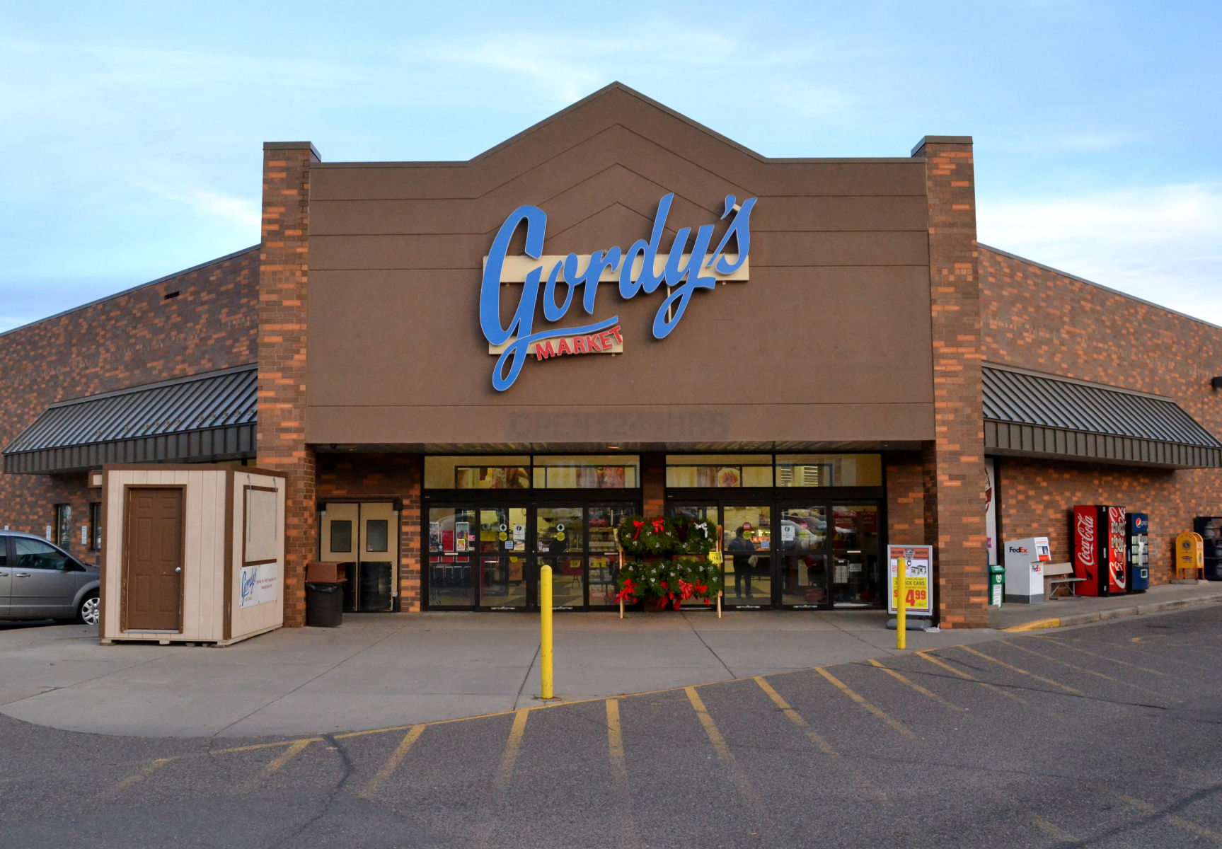 A hometown grocer returns to its roots