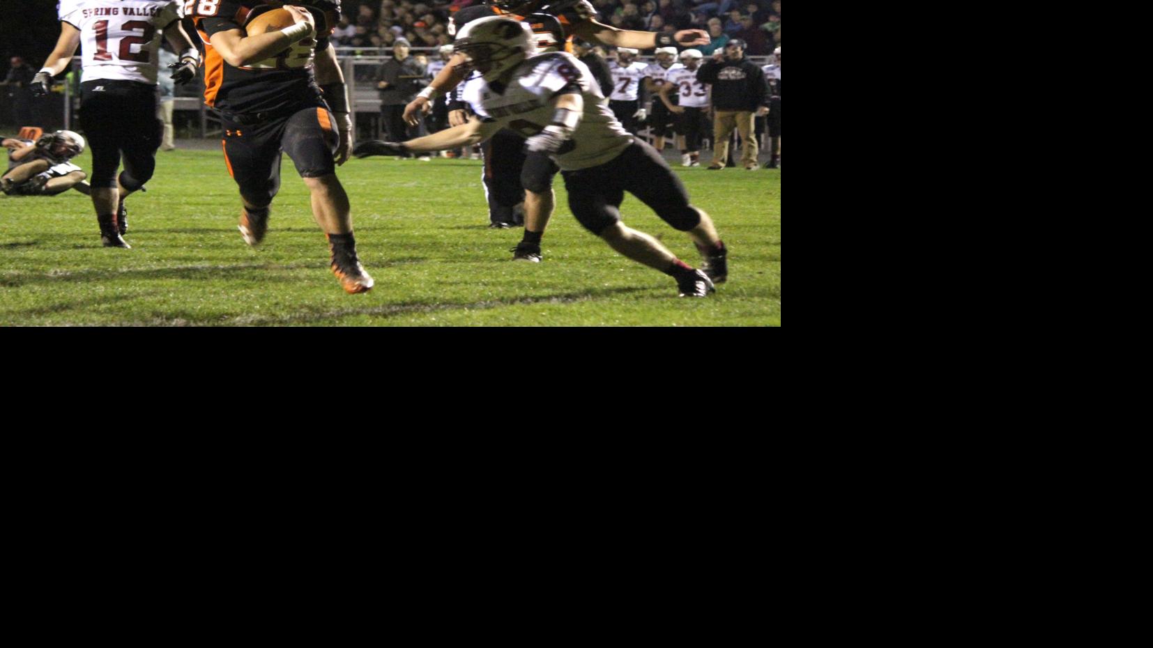 Elk Mound football defeats Spring Valley for DSC Championship