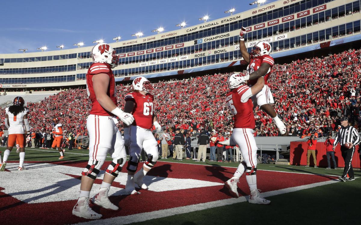 Offense Sharp As Badgers Roll Past Ilini Chippewa Com