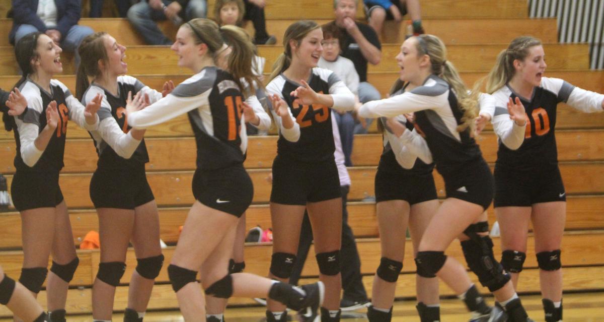 Bloomer volleyball at Heart O' North Conference quad