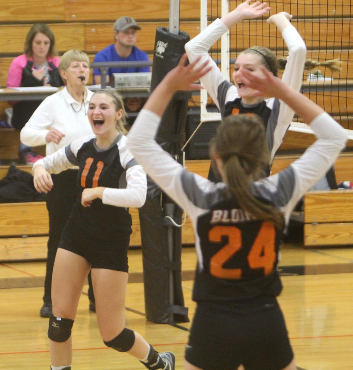 Bloomer volleyball at Heart O' North Conference quad