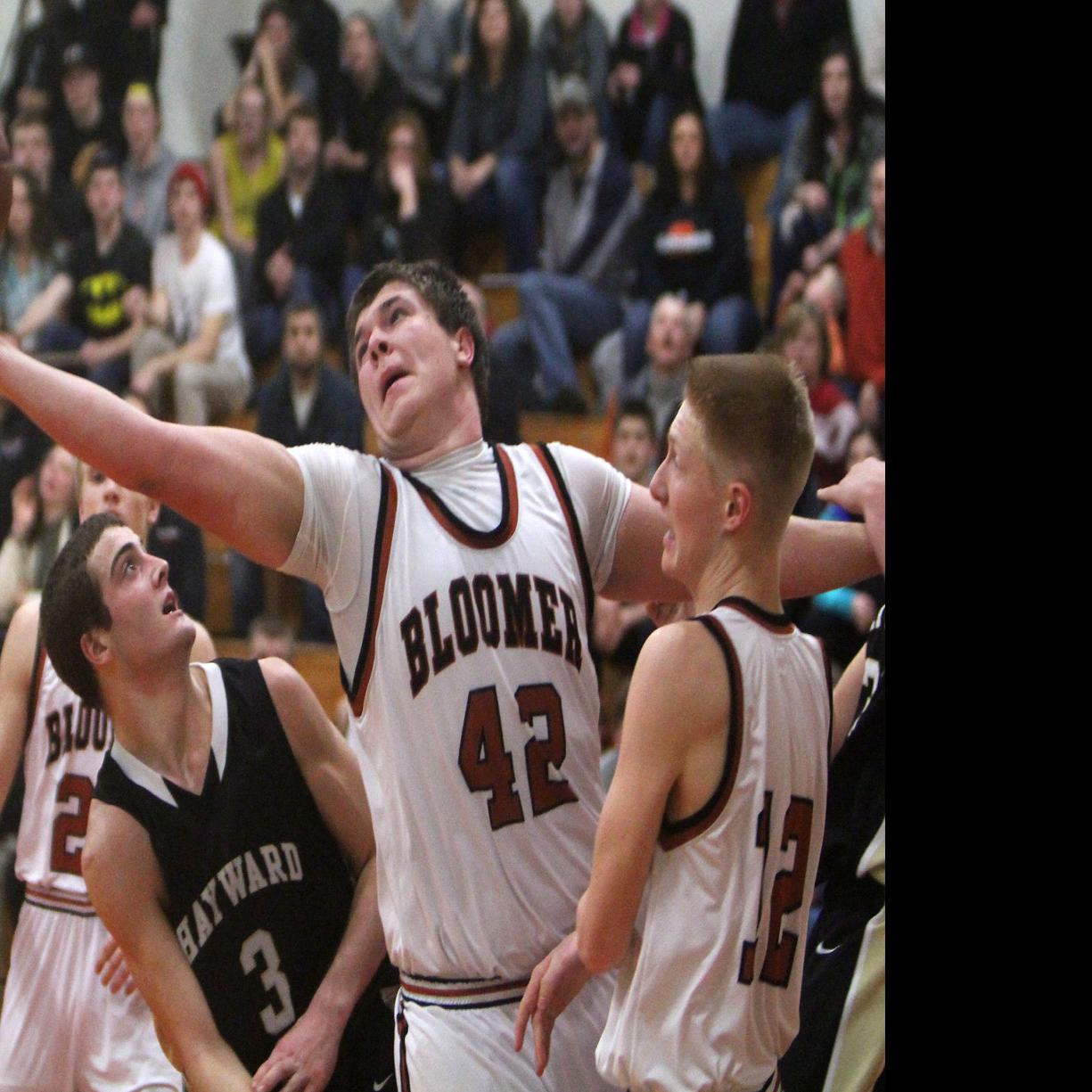 Last Second Shot Pushes Hayward Boys Basketball Over Bloomer