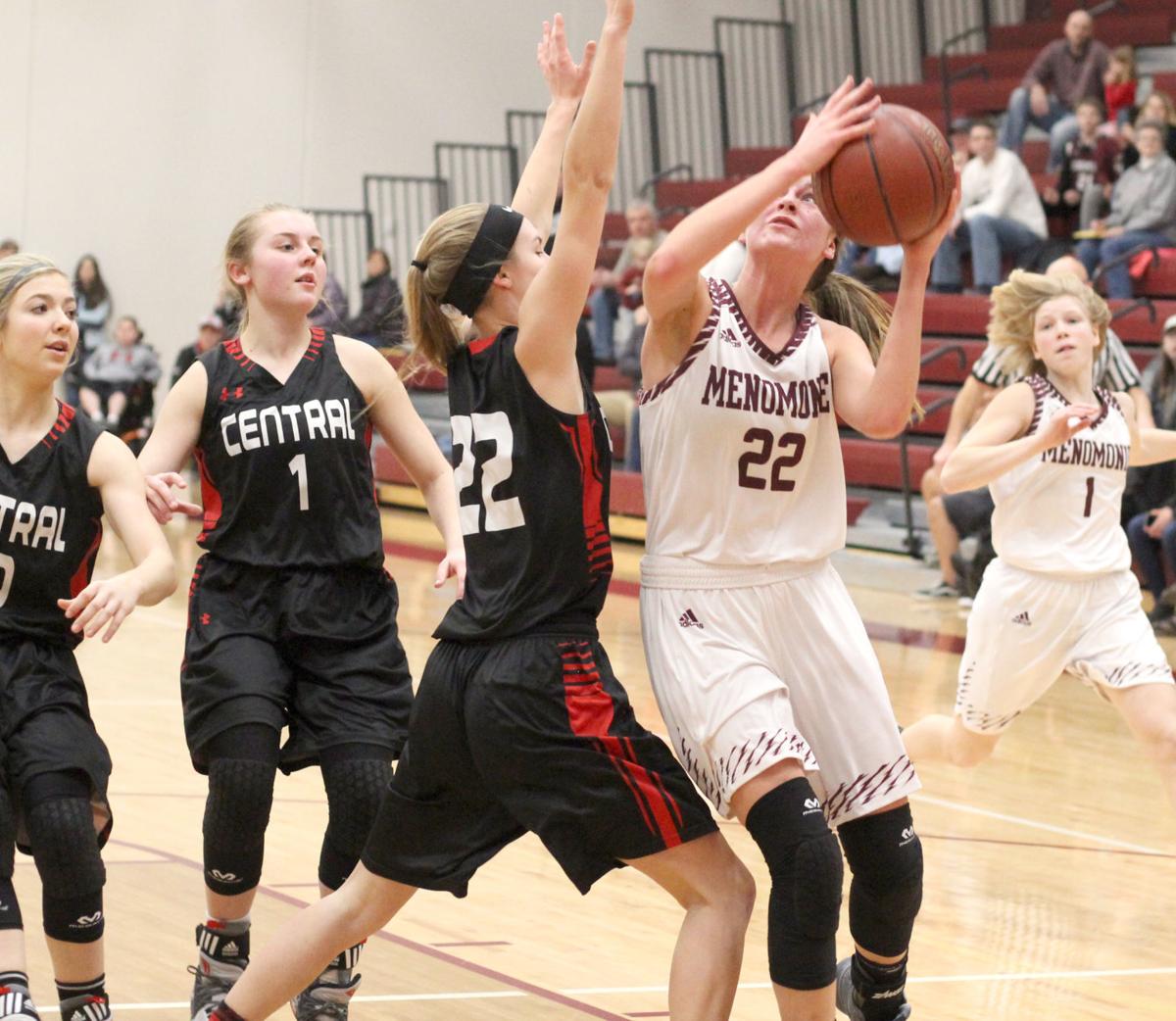 Prep Girls Basketball Playoffs Menomonie Defeats Lacrosse Central
