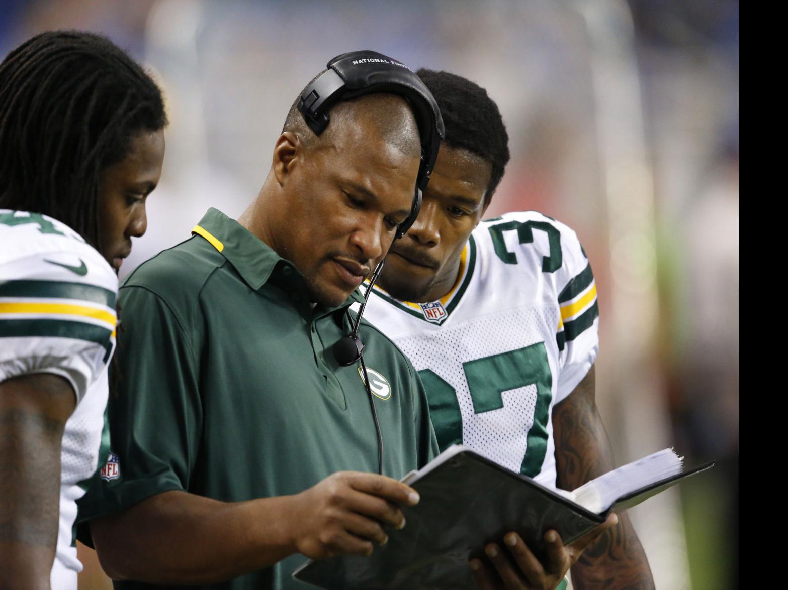 Packers Safeties Coach Darren Perry Among Defensive Coordinator Candidates For New Titans Coach Mike Vrabel Professional Football Chippewa Com