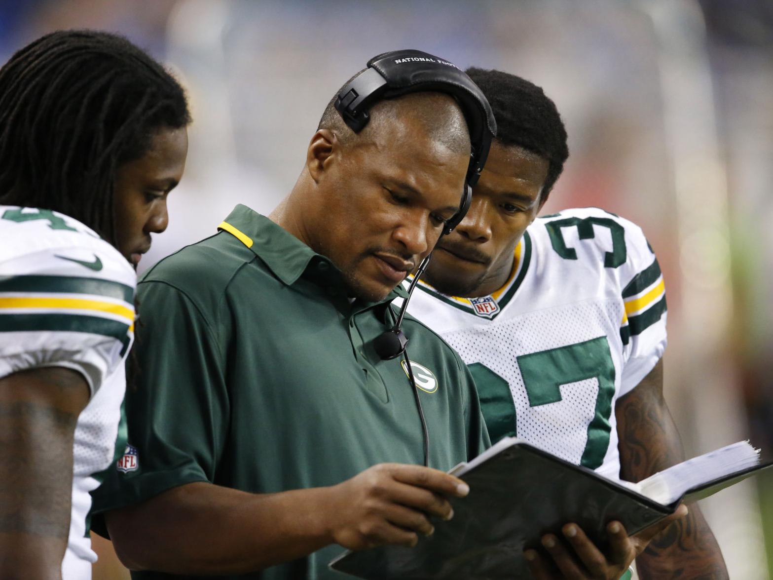 Packers Safeties Coach Darren Perry Among Defensive Coordinator Candidates For New Titans Coach Mike Vrabel Professional Football Chippewa Com