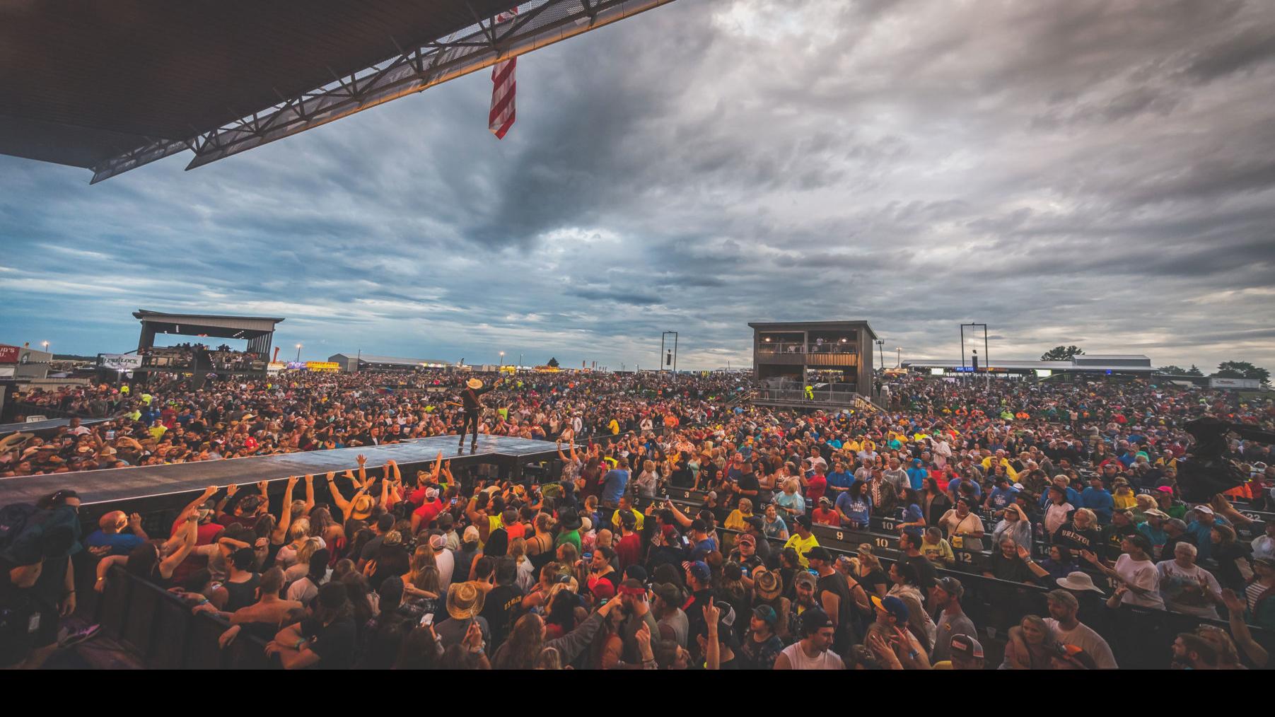 Country Fest Announces 2021 Lineup Retains 2020 Headliners Local News Chippewa Com