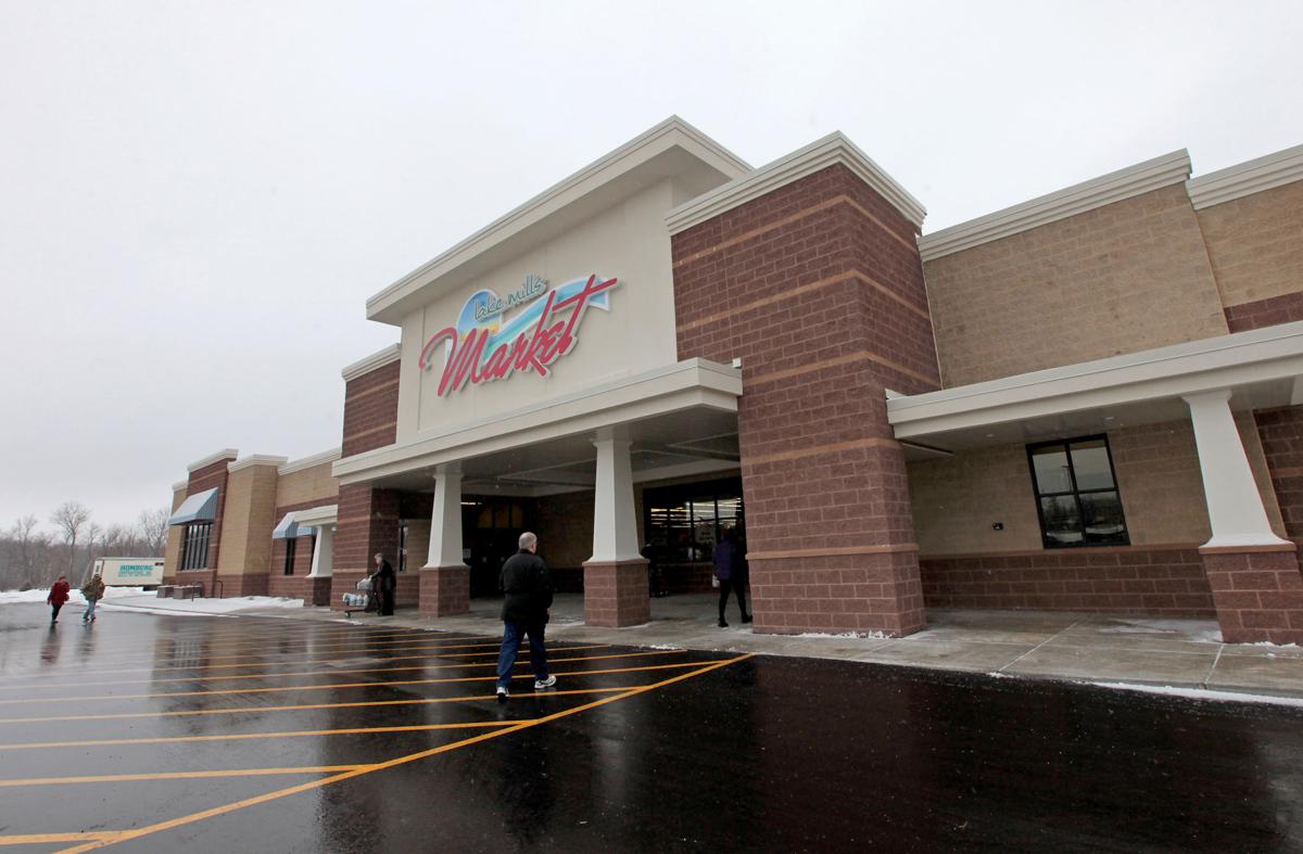 A second grocery store opens in Lake Mills State & Regional