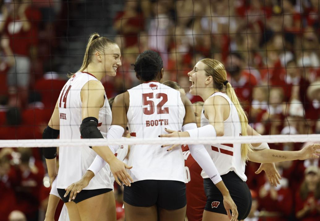 Lola Schumacher earns significant time on court for Badgers