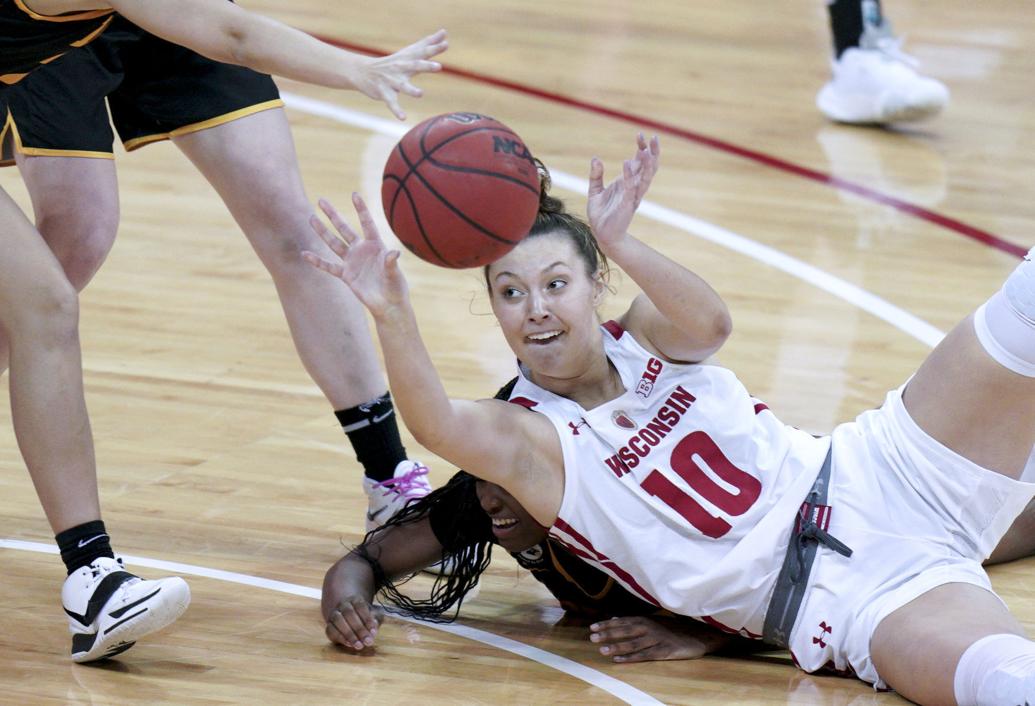 Badgers women�s basketball team falls to Iowa in final