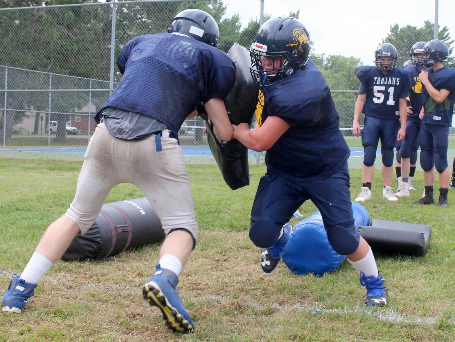 Prep Football Preview New Auburn Aims For Strong Final Season In Lakeland Conference High School Chippewa Com