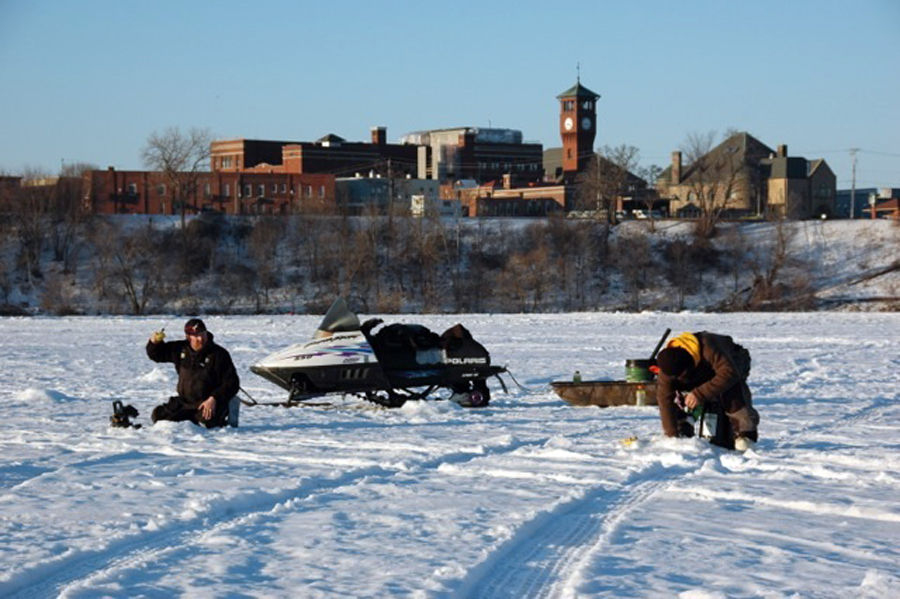 Wisconsin teams shine on Lake Menomin Community